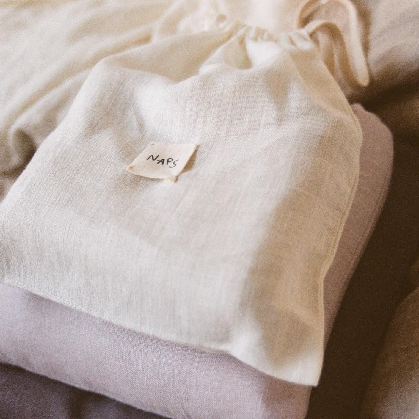 [sample sale] off-white linen bedding