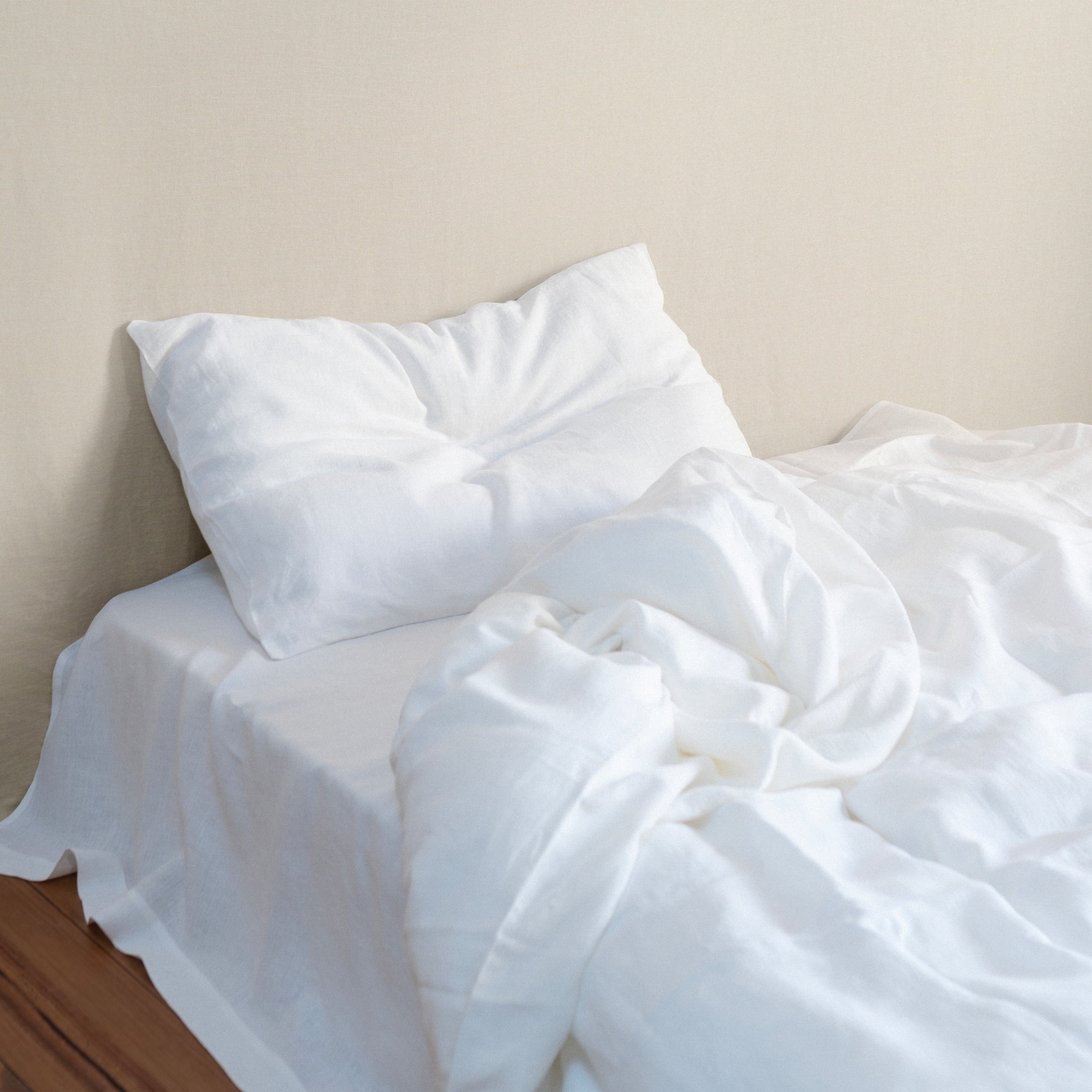 [sample sale] off-white linen bedding