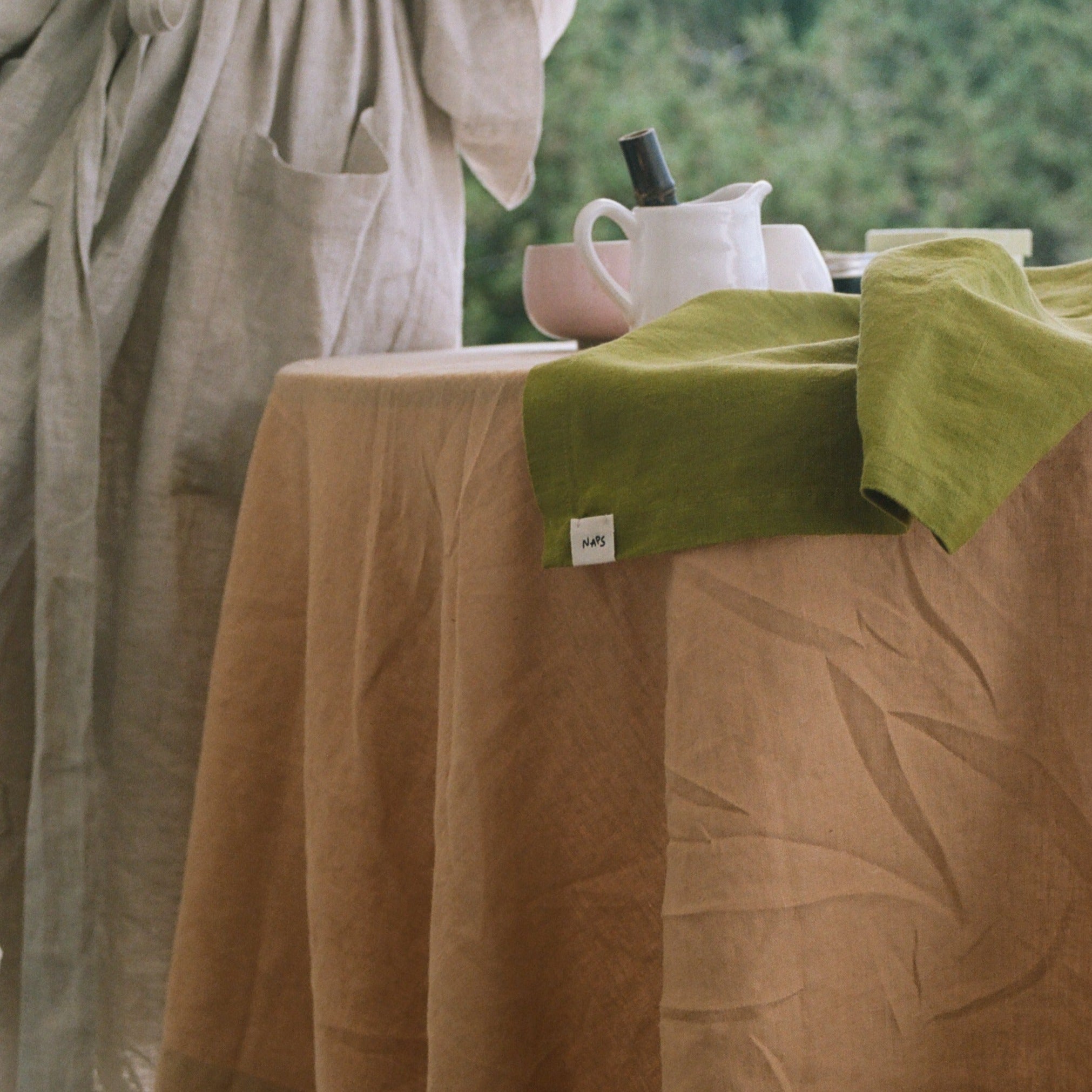[share] tablecloth
